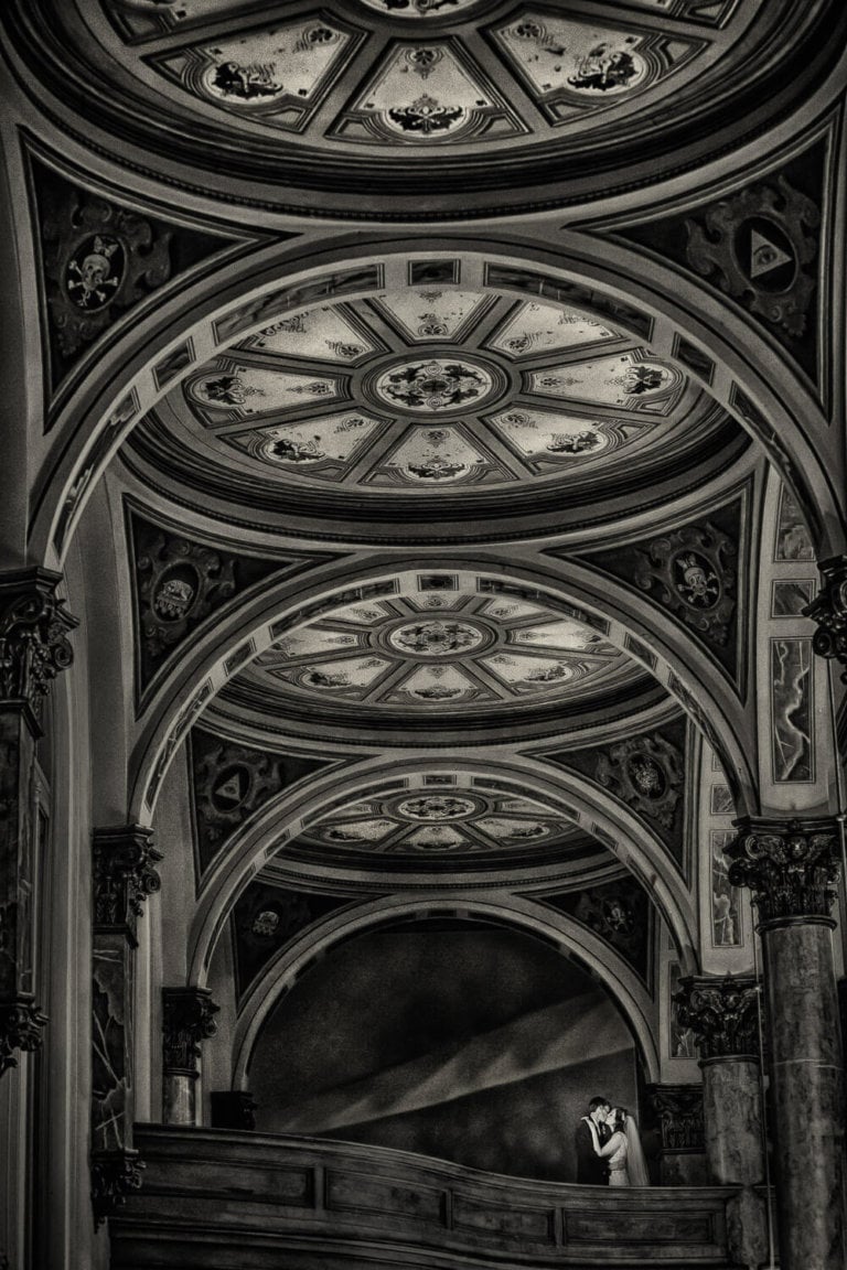 Black & white image of a bride & groom in a church